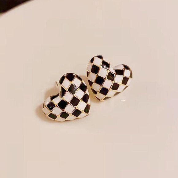 New 18K Gold Over Silver Heart Studs - Picture 2 of 4